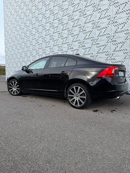 Volvo S60 3 of 12