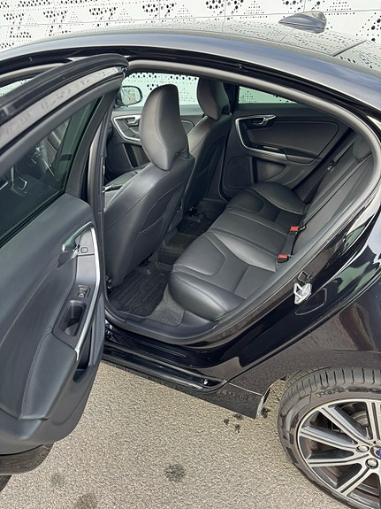 Volvo S60 9 of 12