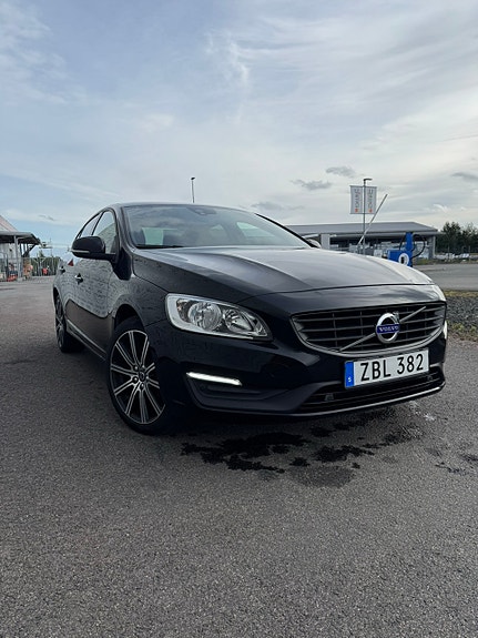 Volvo S60 7 of 12