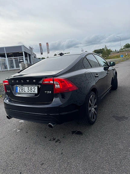 Volvo S60 5 of 12