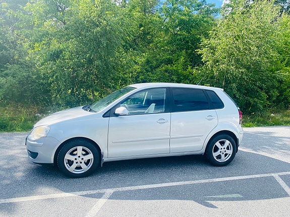 Volkswagen Polo 2 of 9