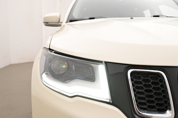 Jeep Compass 26 of 27