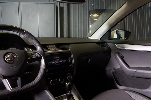 Skoda Octavia 10 of 15