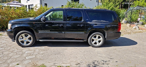 Chevrolet Suburban 2 of 13
