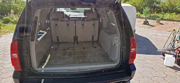 Chevrolet Suburban 13 of 13