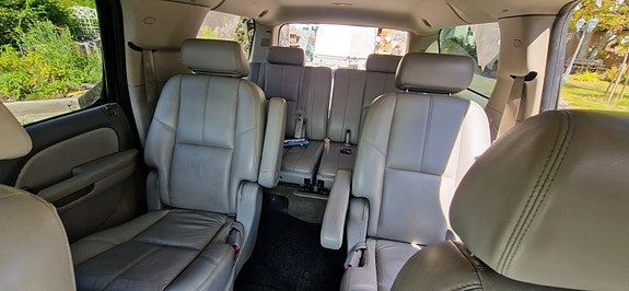 Chevrolet Suburban 10 of 13