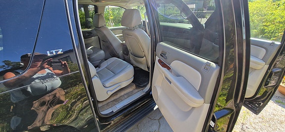 Chevrolet Suburban 6 of 13