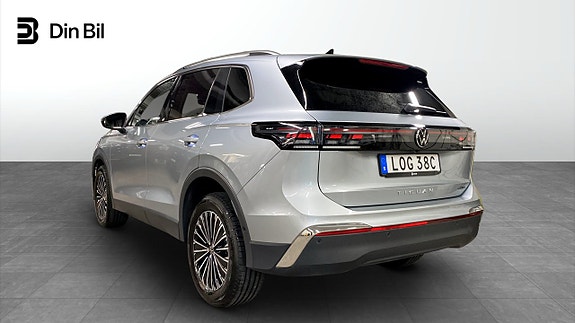 Volkswagen Tiguan 3 of 12