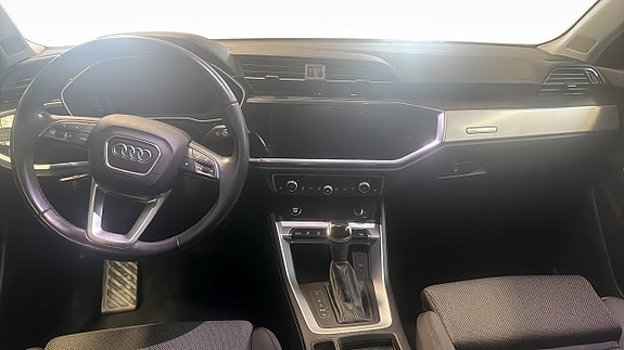 Audi Q3 10 of 12