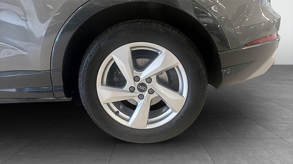 Audi Q3 6 of 12