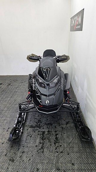 Ski-Doo Renegade XRS 850 E-TEC 2 of 6