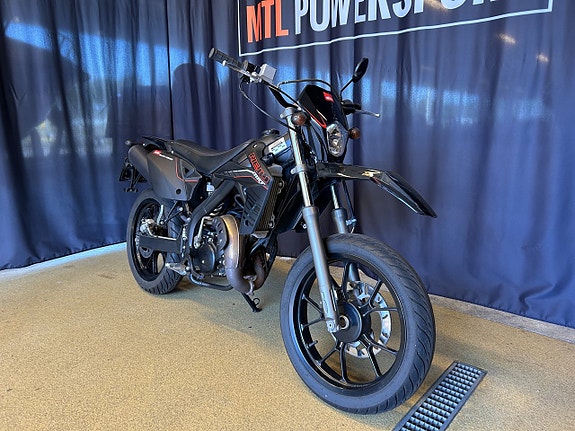Rieju MRT Supermotard Black Edition LOW Rider 2 of 5