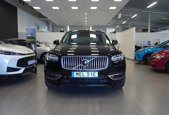 Volvo XC90 2 of 30