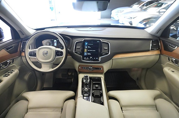 Volvo XC90 15 of 30