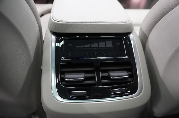 Volvo XC90 14 of 30