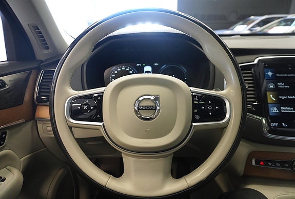 Volvo XC90 18 of 30