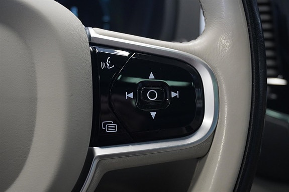 Volvo XC90 20 of 30