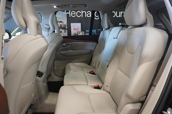 Volvo XC90 13 of 30