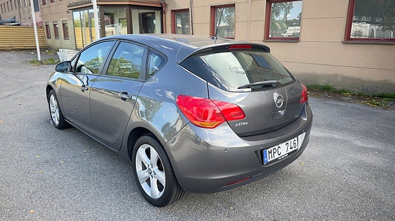 Opel Astra 2 of 14