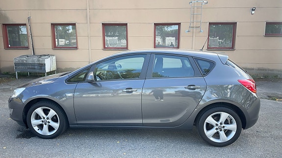 Opel Astra 12 of 14