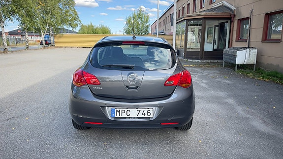 Opel Astra 9 of 14