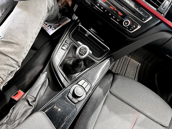 BMW 328i 13 of 19