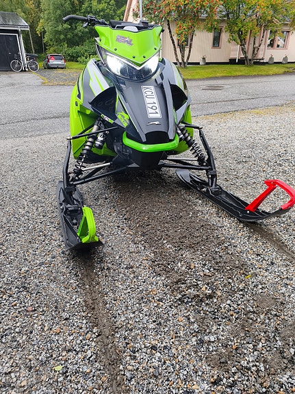 Arctic-cat M8000 Hardcore 2 of 8