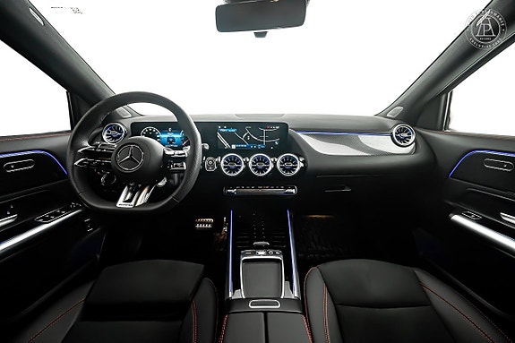 Mercedes-Benz GLA35 6 of 11