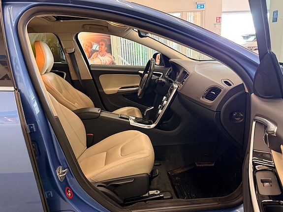 Volvo V60 13 of 22