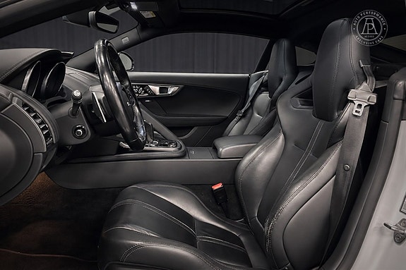 Jaguar F-TYPE 7 of 10