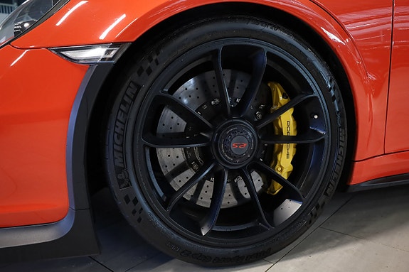 Porsche 911 GT3 RS 9 of 18