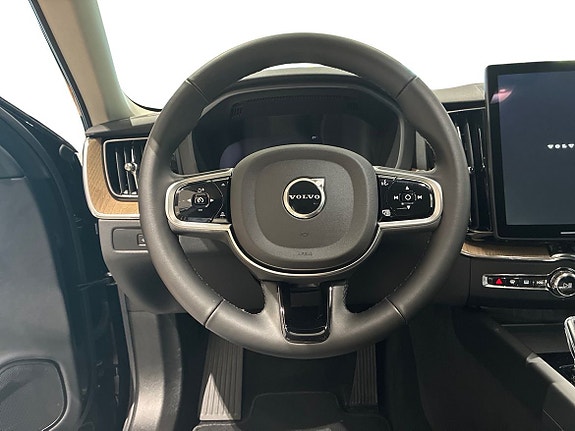 Volvo XC60 10 of 16