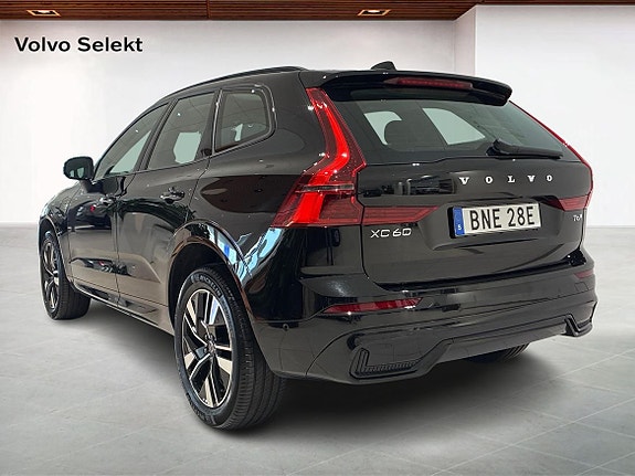 Volvo XC60 2 of 16