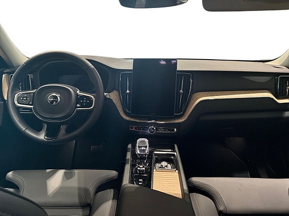 Volvo XC60 5 of 16