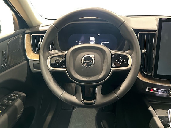 Volvo XC60 10 of 14