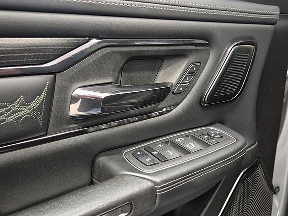 Dodge RAM 1500 10 of 21