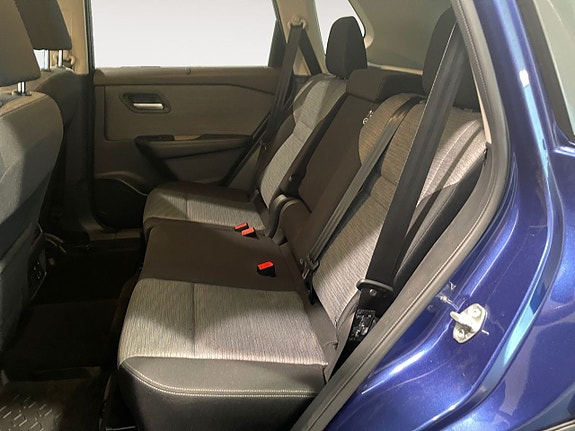 Nissan X-Trail 9 of 12