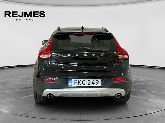 Volvo V40 Cross Country 8 of 14