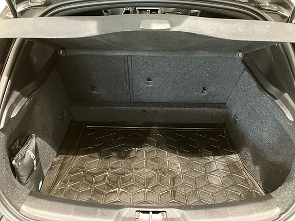 Volvo V40 Cross Country 14 of 14