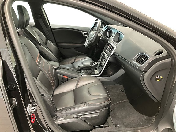 Volvo V40 Cross Country 4 of 14