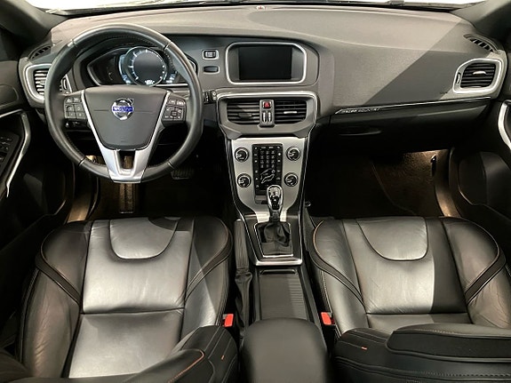 Volvo V40 Cross Country 6 of 14