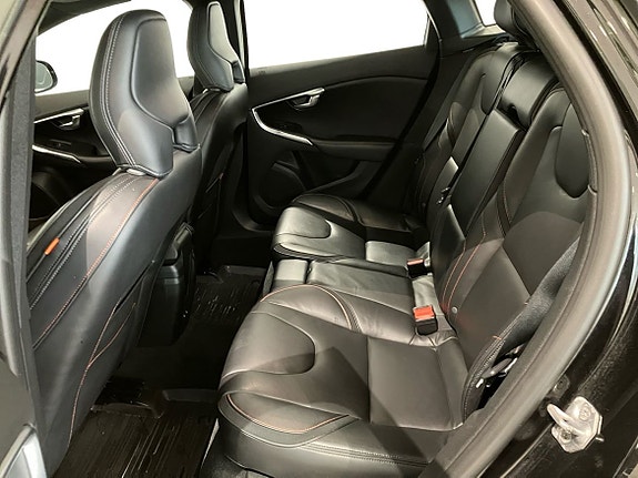 Volvo V40 Cross Country 7 of 14