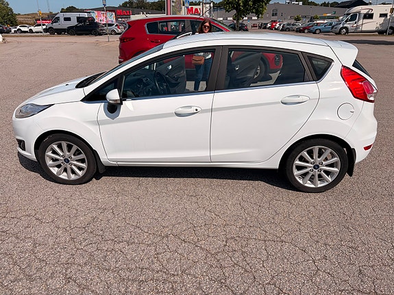 Ford Fiesta 2 of 11