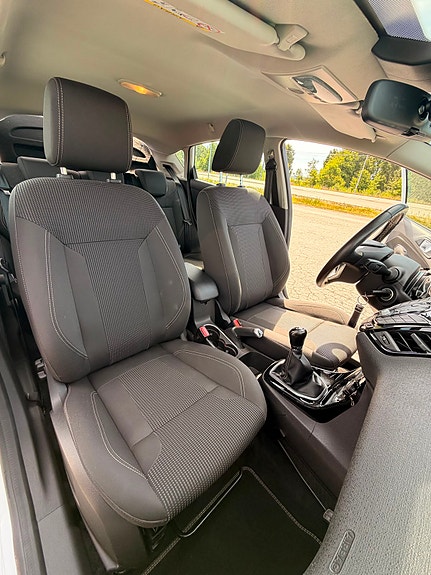 Ford Fiesta 5 of 11