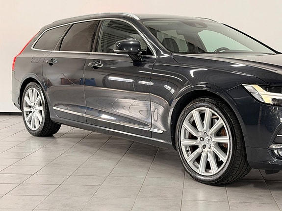 Volvo V90 2 of 30