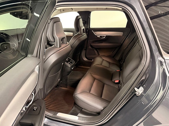 Volvo V90 14 of 30