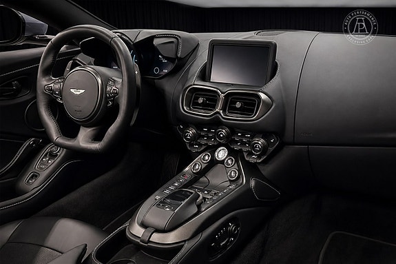 Aston Martin Vantage 9 of 10