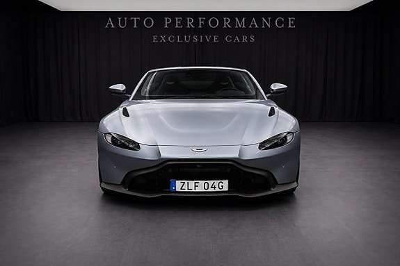 Aston Martin Vantage 3 of 10