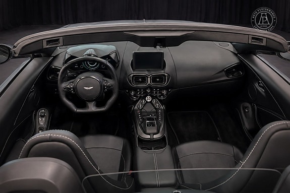 Aston Martin Vantage 10 of 10