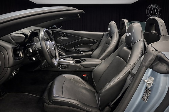 Aston Martin Vantage 7 of 10